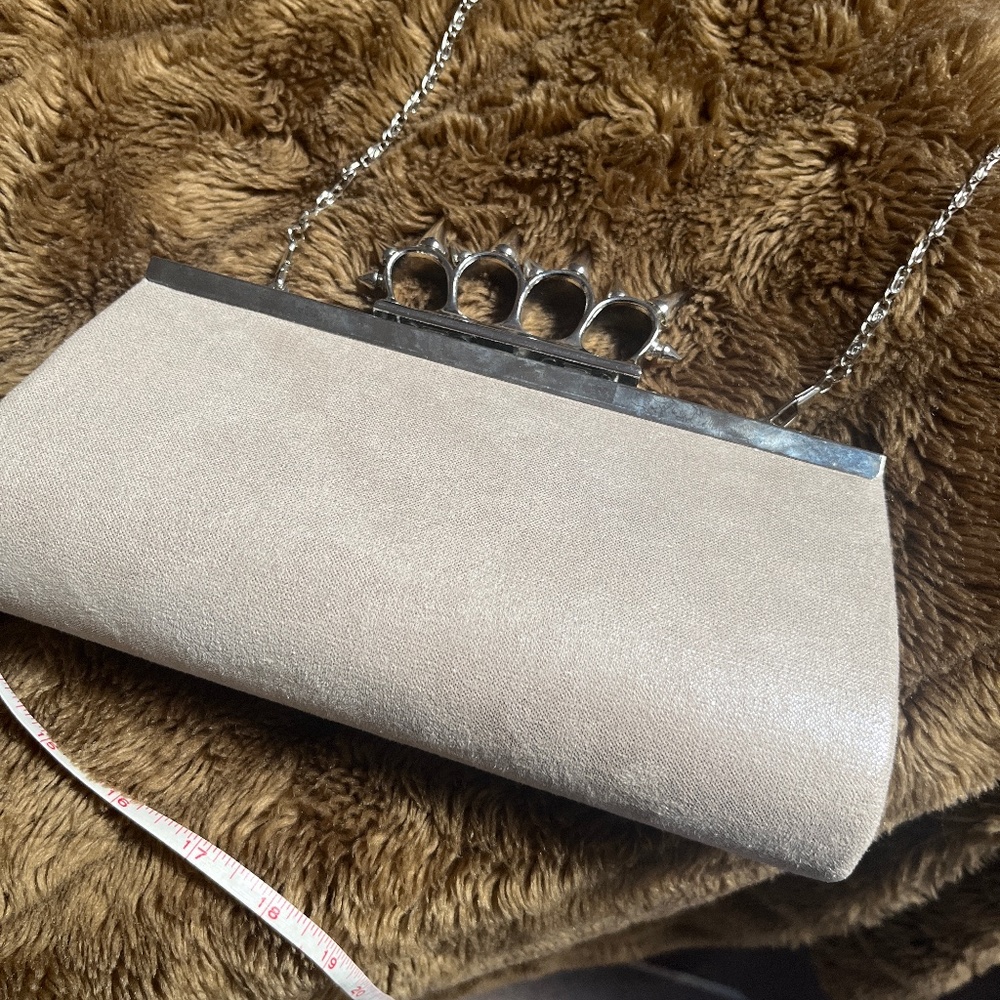 Punk rock clutch